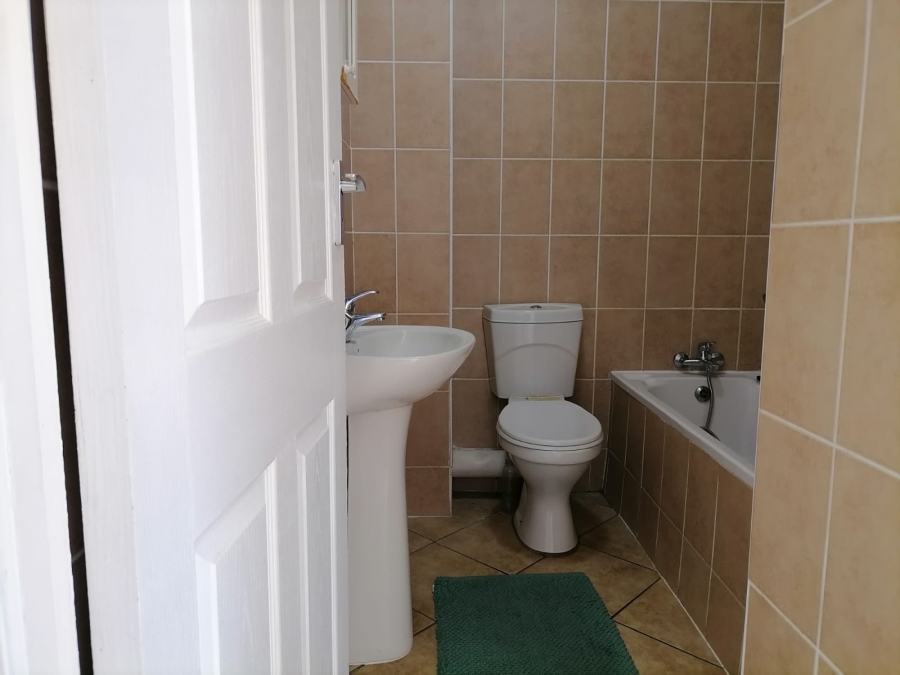 2 Bedroom Property for Sale in Gordons Bay Central Western Cape